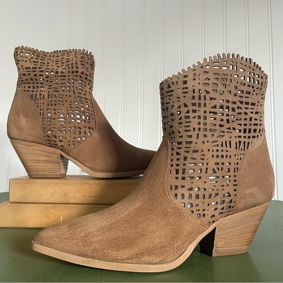 NWT Ron White BRAIDEN Laser Cut Booties in Caramel Antiqued Suede *Italy* - Picture 1 of 11